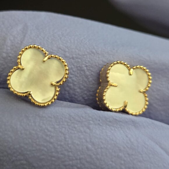 Clover design dangling - Gold Earring - Picture 4 of 16